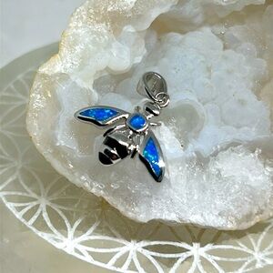 Opal Bumble Bee pendant 925